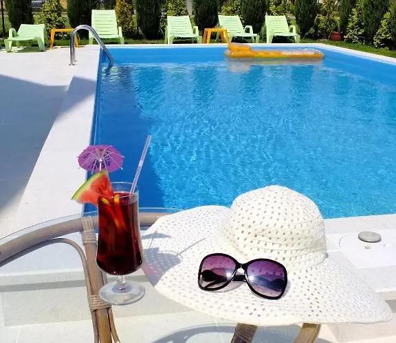 Riviera -adults Only レバル